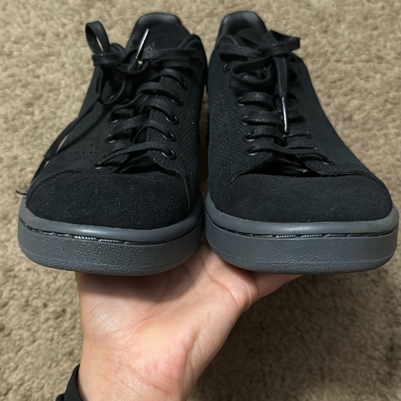 ♠️Adidas Shoes ♠️ - Picture 6 of 9